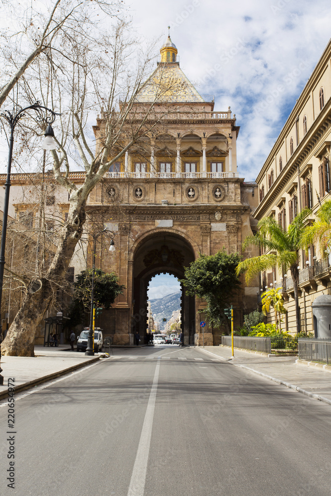 Fototapeta premium View of Porta Nuova in Palermo