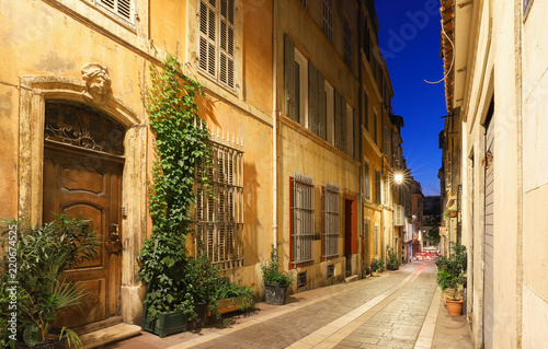 Fototapeta Naklejka Na Ścianę i Meble -  The old street in the historic quarter Panier of Marseille in South France at night