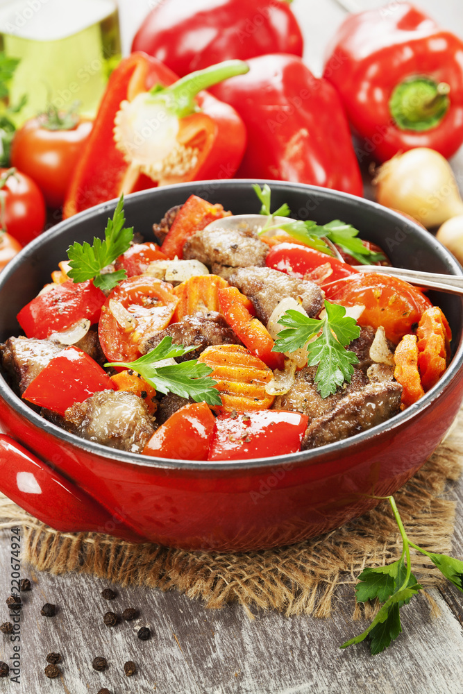 Chicken liver with sweet pepper and tomatoes Chicken liver with sweet pepper and tomatoes