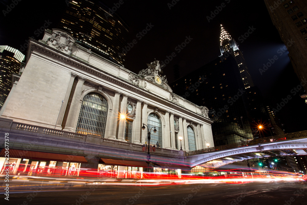 Naklejka premium Grand Central on Pershing Square at dusk, New York City