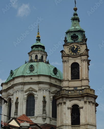 Türme der St.Nikolaus-Kirche in Prag