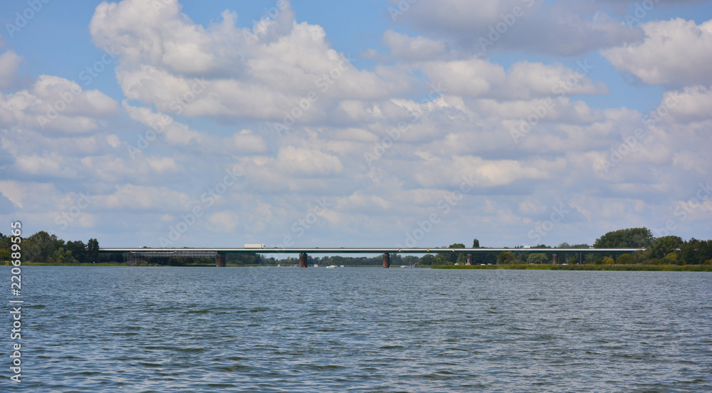 Autobahnbrücke über Fluss Havel