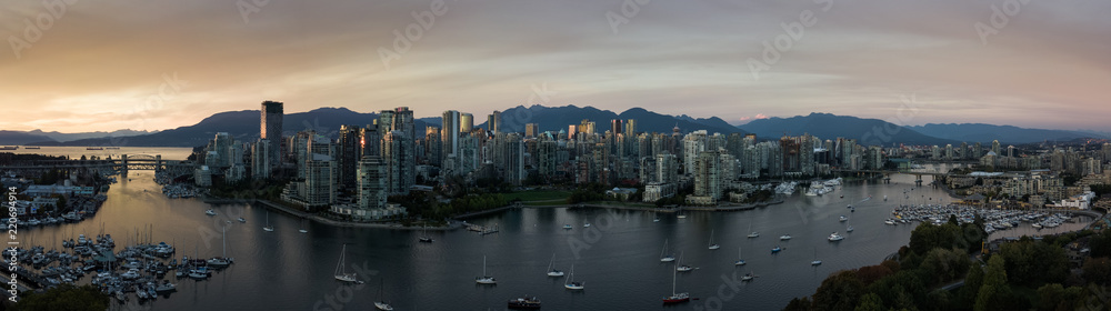 Obraz premium Vancouver Panorama at Sunset -2 