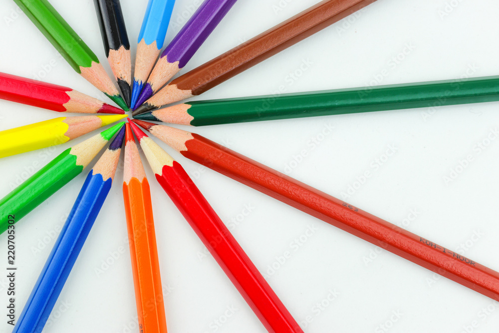 Colour crayons in circle