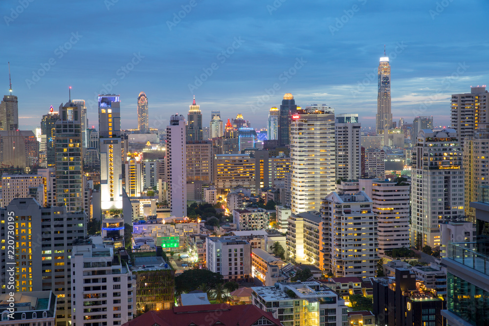 Naklejka premium Asia City nocą