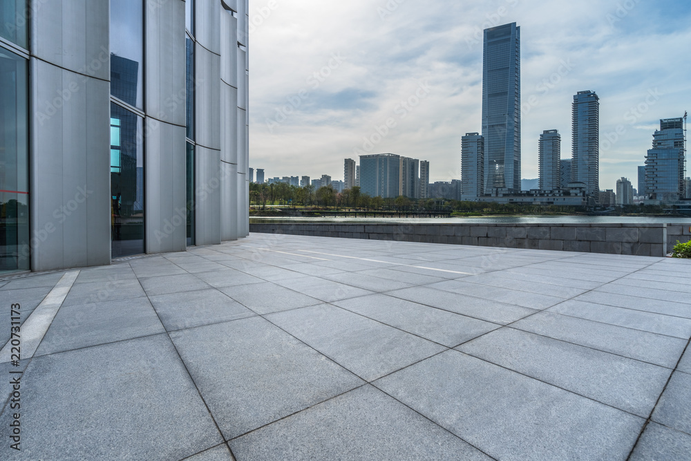 Fototapeta premium Panoramic skyline and buildings with empty square floor