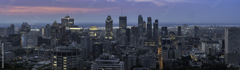 Naklejka premium Montreal Canada from Mt. Royal