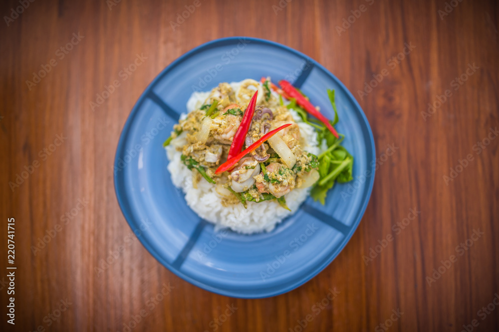 Thai food, Tha-le Pad Pong Khari, seafood fried with curry power and celery