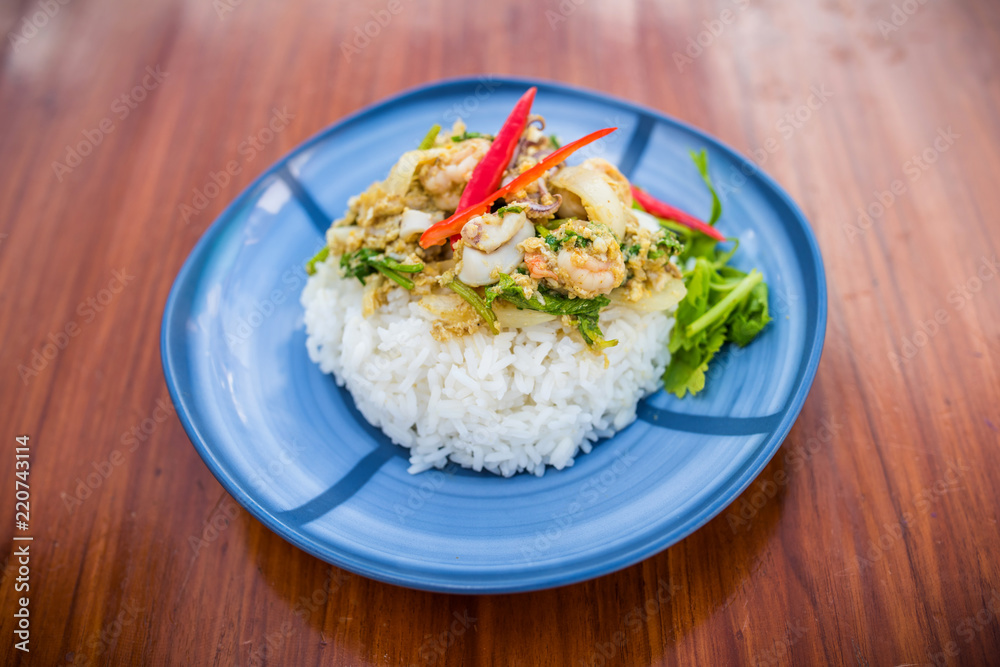 Thai food, Tha-le Pad Pong Khari, seafood fried with curry power and celery