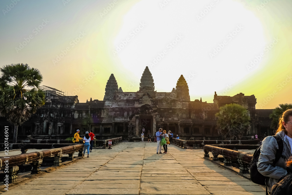Obraz premium Siemreap/Cambodia - February 03 2016:Angkor wat siem reap with sunrise in the morning and tourist visit angkor wat,siem reap cambodia,wonder of the world.