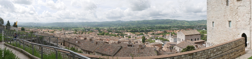 Gubbio - panorama dagli orti della cattedrale di San Mariano e Giacomo