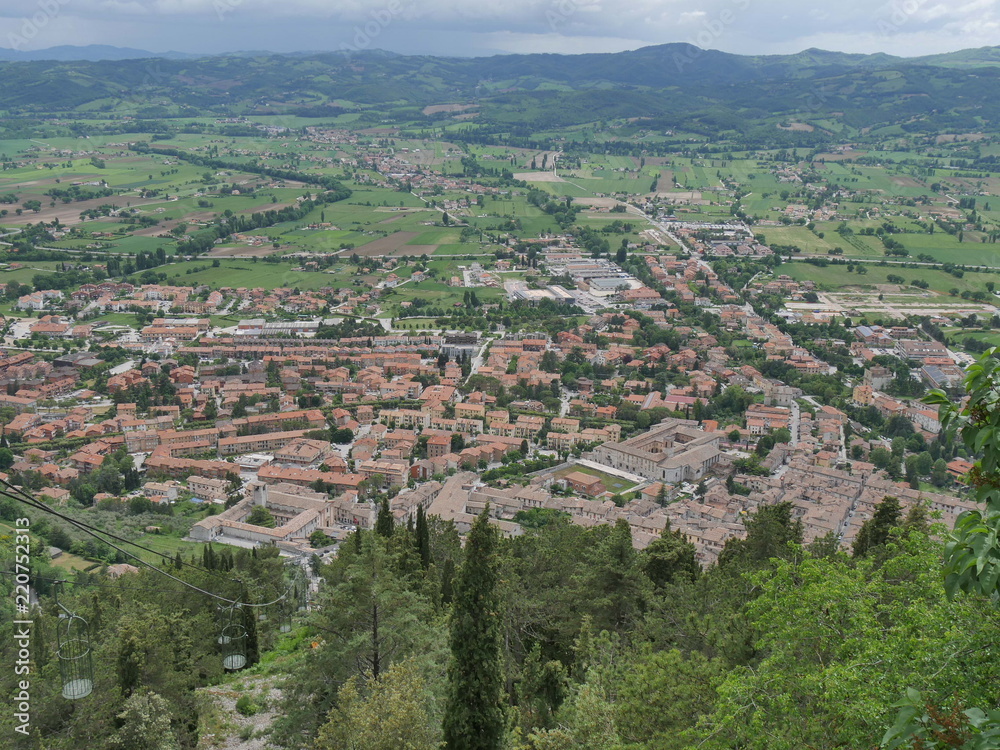 Obraz premium Gubbio - panorama dalla funivia per la basilica di Sant'Ubaldo