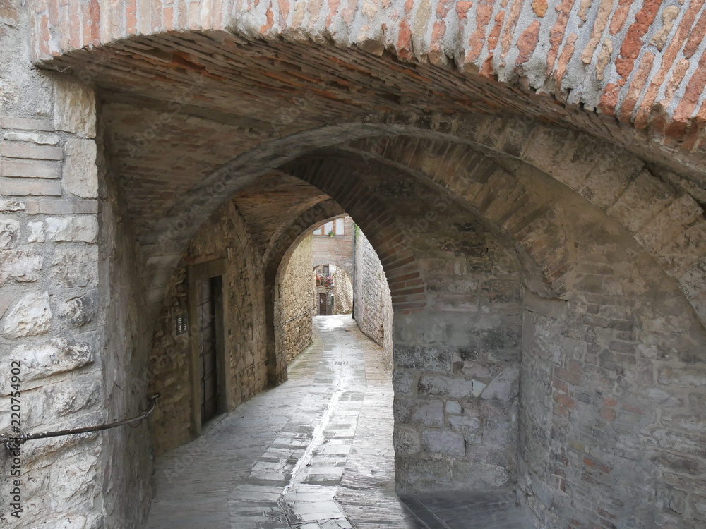 Obraz premium Gubbio – scorci di via Cattedrale