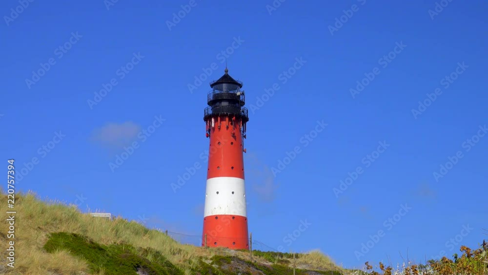 Wunderschöner Leuchtturm Hörnum Sylt mit Dünen Landschaft und blauen Himmel
Wunderschöner Leuchtturm Hörnum Sylt mit Dünen Landschaft und blauen Himmel