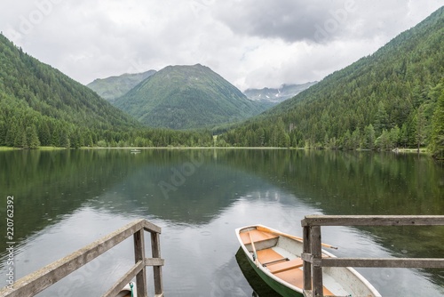 Landschaft und Etrachsee in   sterreich