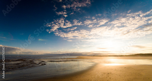 Nordsee  Strand auf Langenoog  D  nen  Meer  Ebbe  Watt  Wanderung  Entspannung  Ruhe  Erholung  Ferien  Urlaub  Meditation   