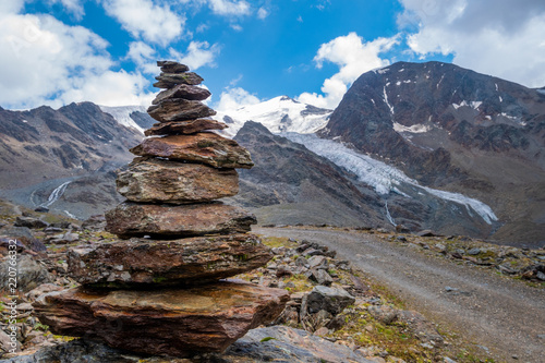 stone man (a mountain signpost) Forni glacier, Stelvio National Park, Alps, Italy © Giuma