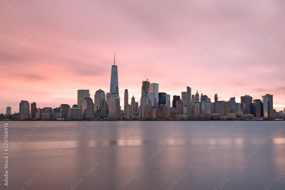 Fototapeta premium Lower Manhattan Skyline from New Jersey (early morning)