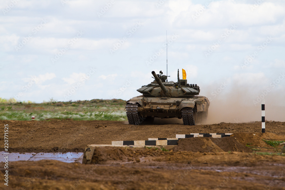 Fototapeta premium Army tank crosses the water obstacle