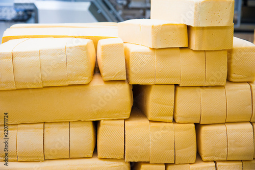 Industrial production of hard cheeses