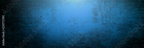 Quadro su tela Vignette and light on blue brick wall background