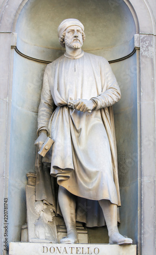 Canvas Print Statue of Donatello in Uffizi Colonnade