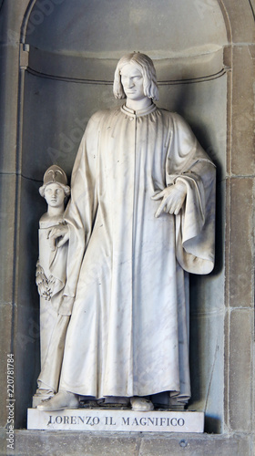 Statue of Lorenzo de Medici in Uffizi Colonnade, Florence photo