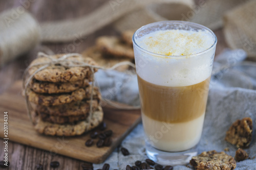Cafe latte layered, with chocolate chip cookies
