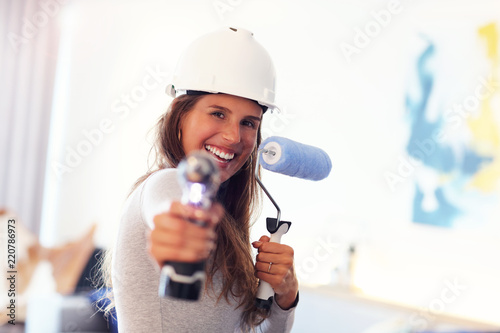 Valokuva Mature woman doing home improvements