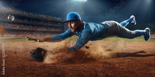 Obraz na płótnie Baseball shortstop catches the ball on professional baseball stadium