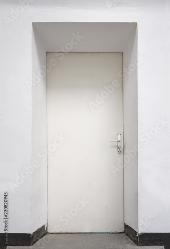 Fototapeta Naklejka Na Ścianę i Meble -  White door from a school