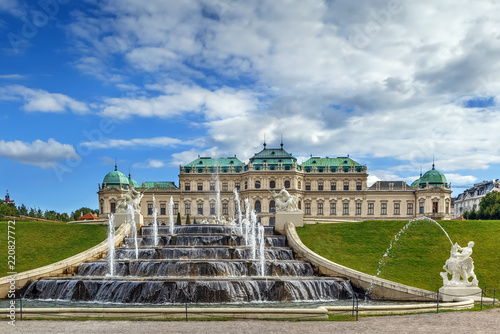 Canvas Print Fountain in Belvedere, Vienna