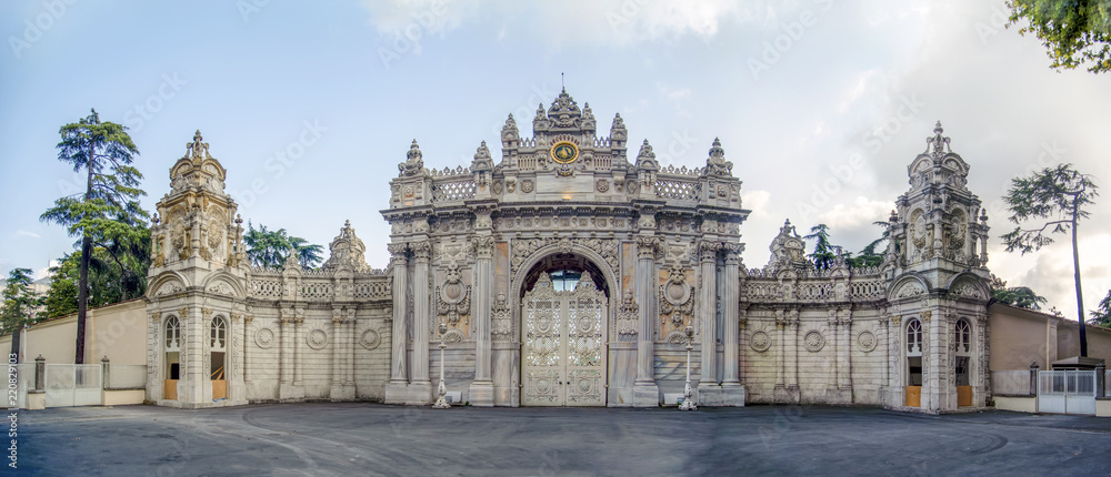 Obraz premium Dolmabahce Palace at Istanbul Turkey - architecture background