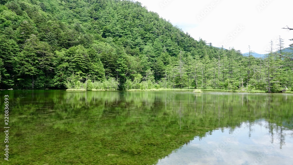 Kleiner See in den Japanischen Alpen bei Kamakochi Kleiner See in den Japanischen Alpen bei Kamakochi