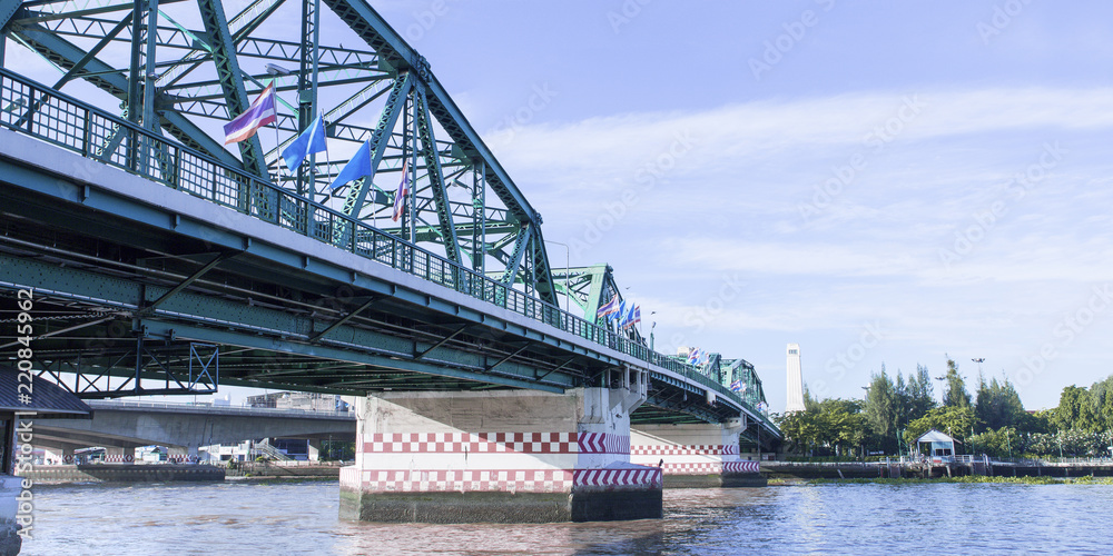 Obraz premium Phra Phuttha Yodfa Bridge, Memorial Bridge in Thailand.Morning light cloudy and blue sky.Copy right and panorama.