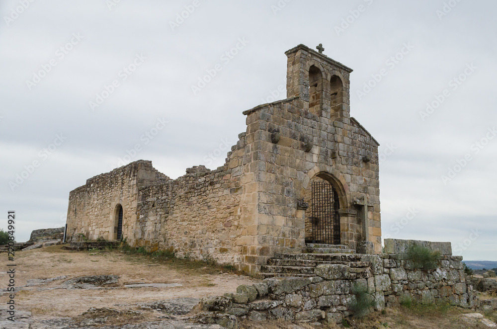 Iglesia de Santa María do Castelo, Almeida. Portugal.
