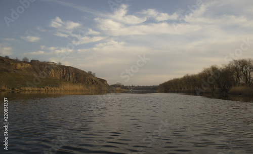 Fototapeta Naklejka Na Ścianę i Meble -  river, two banks, waves on the river