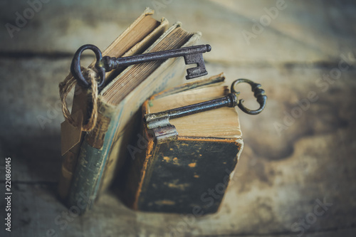 vieux livres et anciennes clés