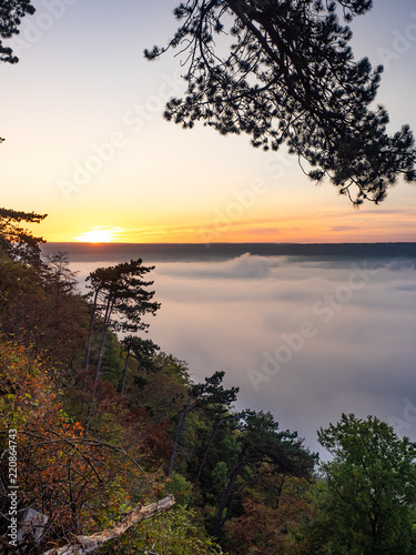 Sonnenaufgang über den Wolken