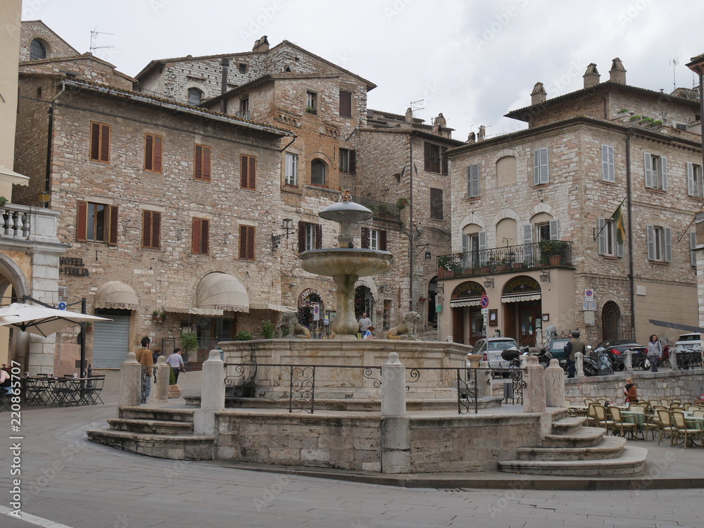 Assisi - fonte di piazza