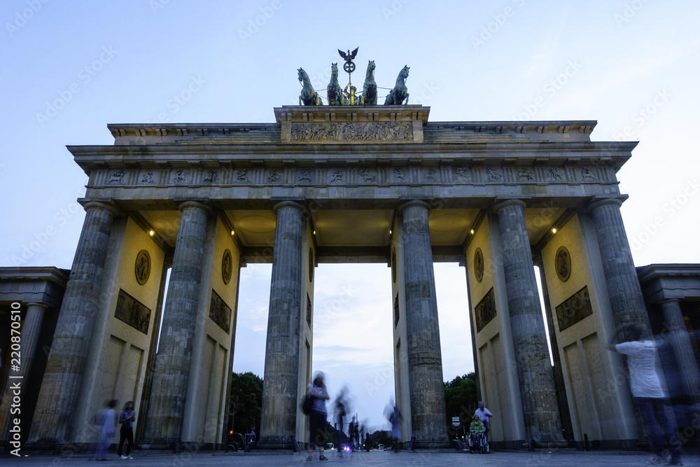 Brandenburger Tor in der blauen Stunde, Berlin, Deutschland