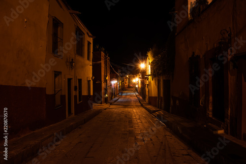 Fototapeta Naklejka Na Ścianę i Meble -  Street at nigh in San Miguel