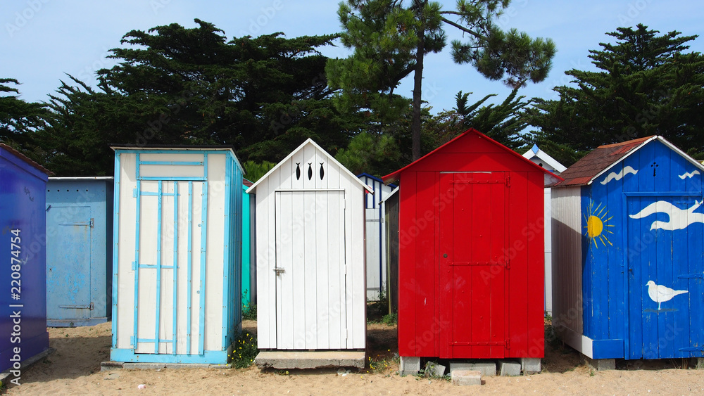 Bunte Strandkabinen auf der Ile d'Oléron, Frankreich