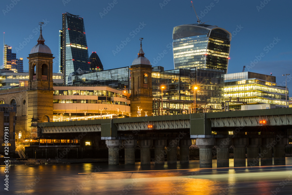 London's skyscrapers by night - Long Exposure