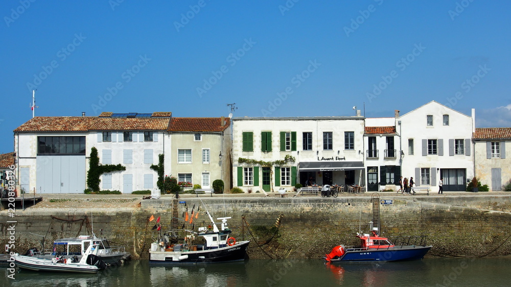 Frankreich: Alter Hafen in der Altstadt von St. Martin de Ré, Ile de Ré