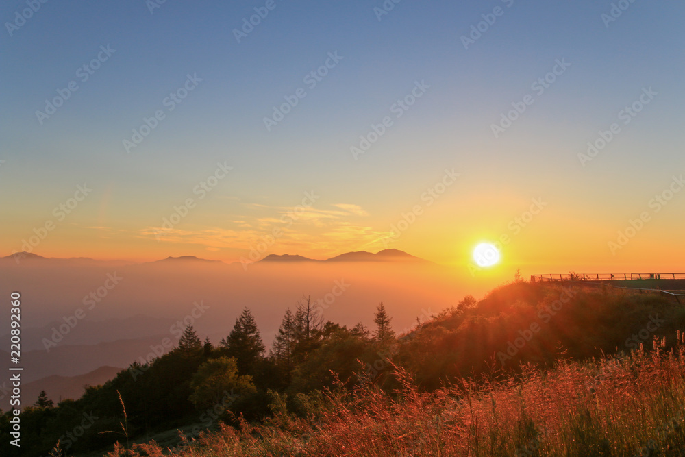 Obraz premium 美ヶ原高原の朝焼け