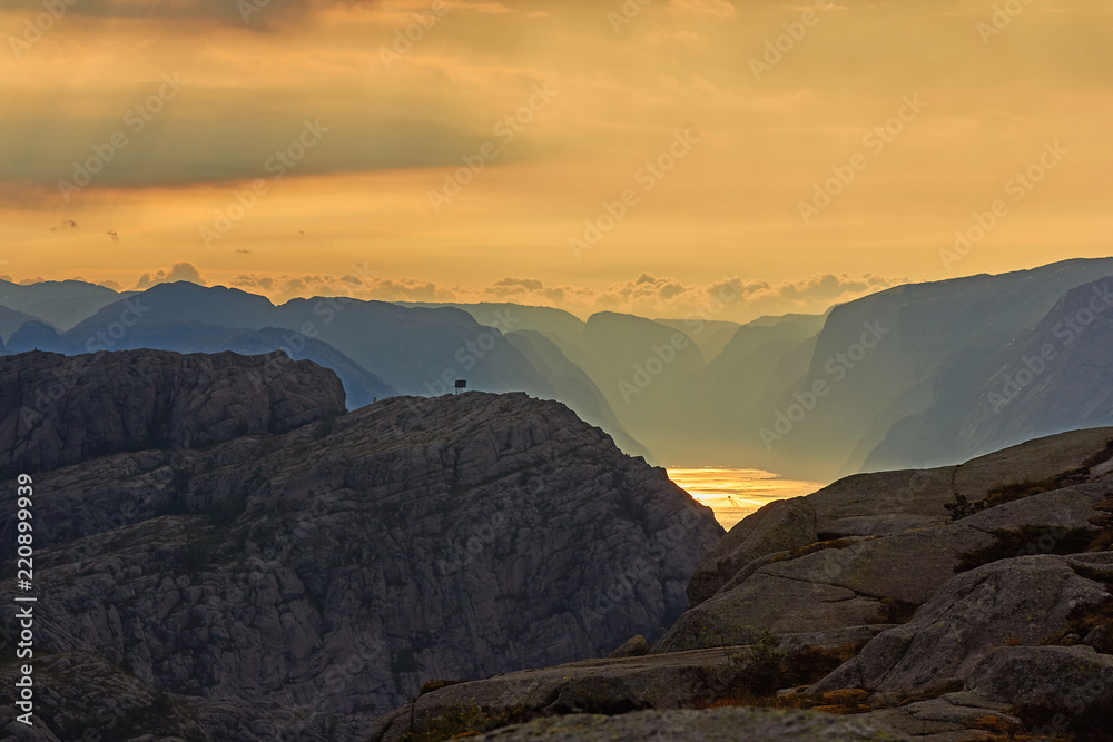 Sonnenaufgang am Lysefjord in Norwegen