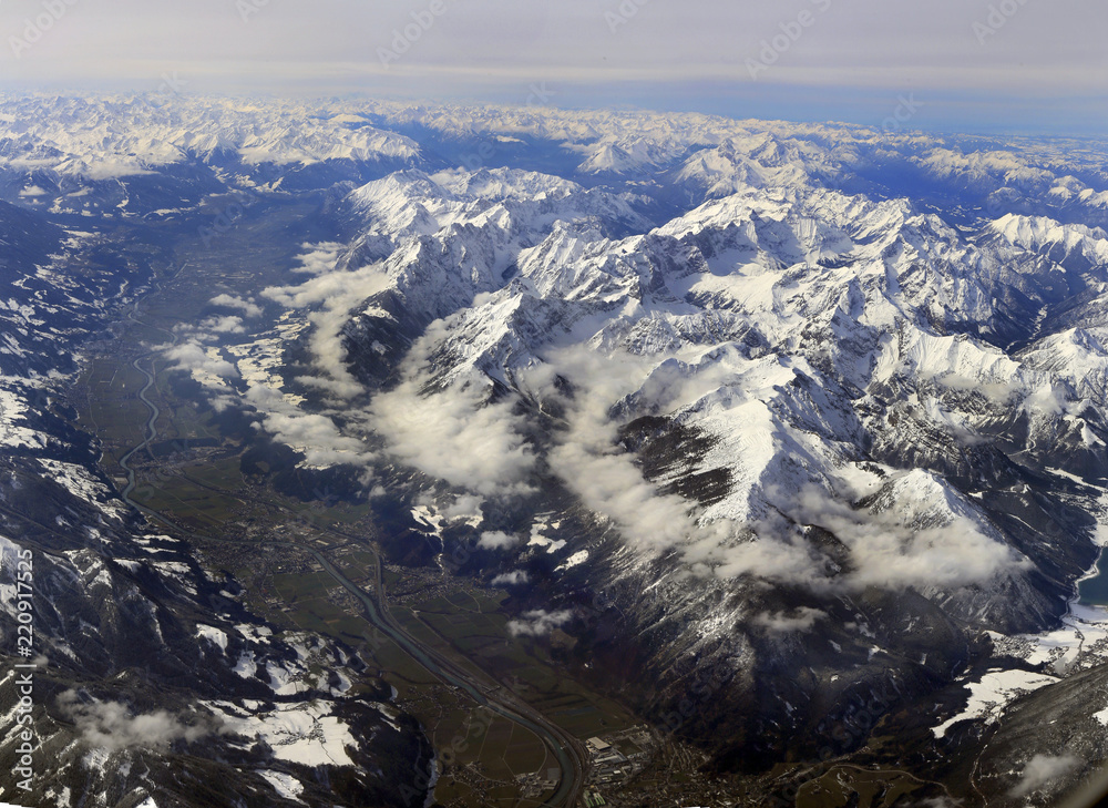 Fototapeta premium Zentralalpen im Winter, Luftbild