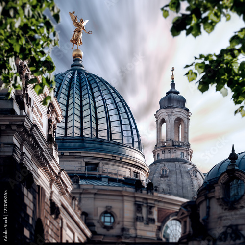 Frauenkirche und Kuppel der Hochschule für bildende Künste photo