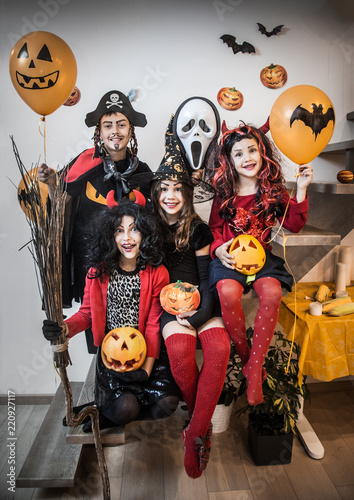Fotografie kids in halloween costumes